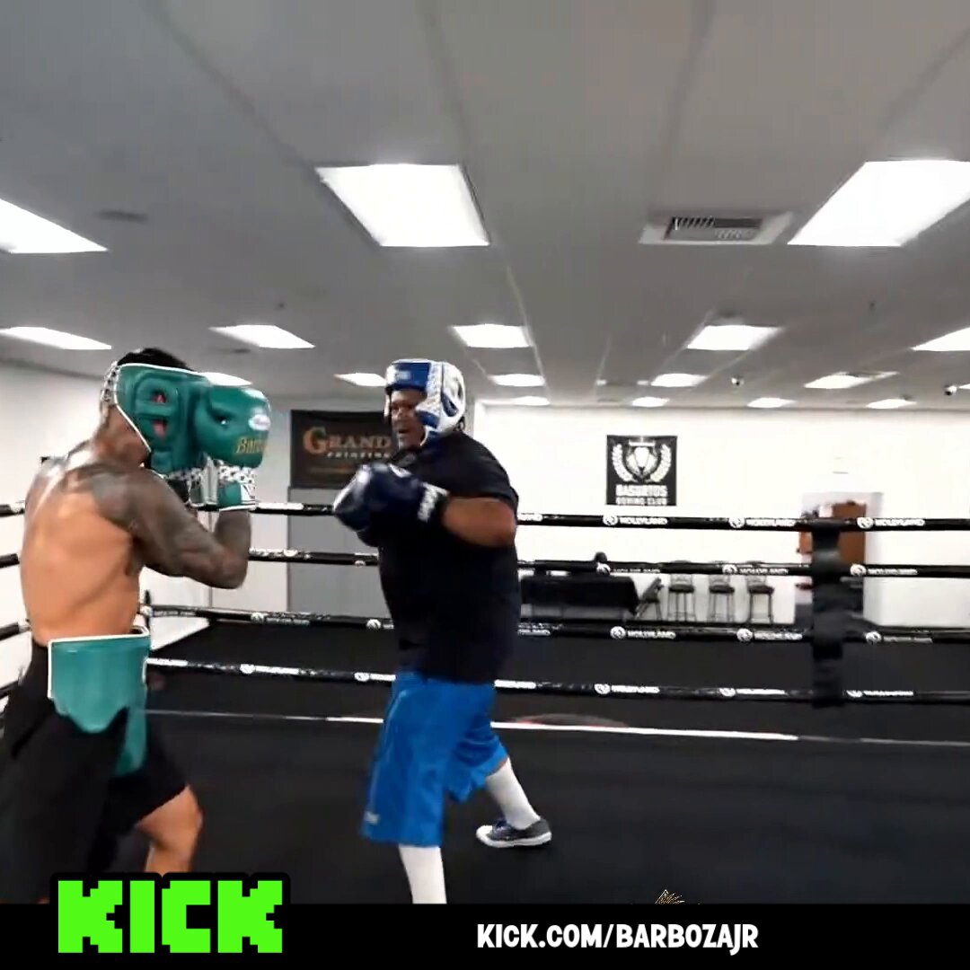 Arnold Barboza Jr. KNOCKED Crip Mac OUT COLD after he got too aggressive in the ring 😳👀