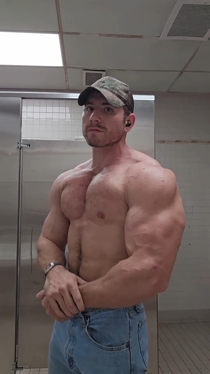 Flexing muscles 💪