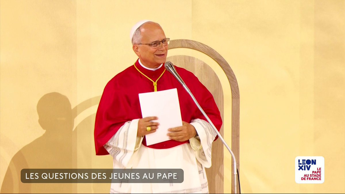 🔴 DIRECT. "La première chose que je voudrais dire est très simple. Merci. Merci à Dieu, merci à vous. Merci pour votre courage, merci pour votre présence, merci pour votre foi", lance le pape Léon XIV acclamé par la foule du Stade de France. #EditionSpéciale #Canal16