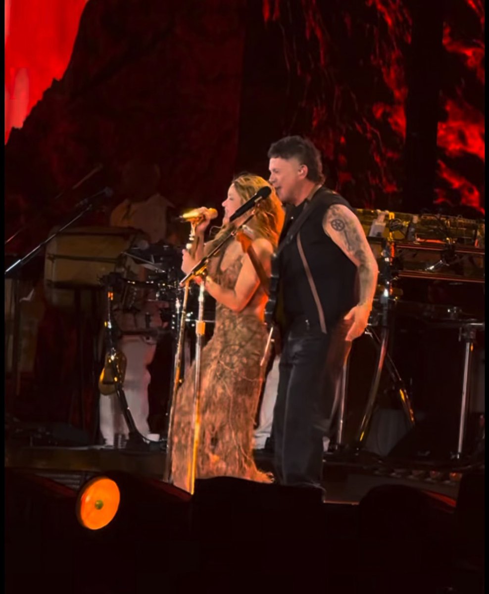 Shakira con Alejandro Sanz hoy en la Residencia España. La Tortura como hace 20 años. 🔥