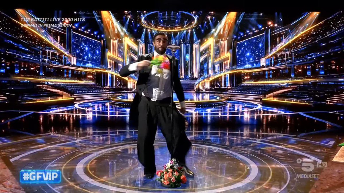 Sulle note de “La terra dei cachi”, la battle dei talenti prende il via con gli uomini della Casa! 🪩 #GFVIP