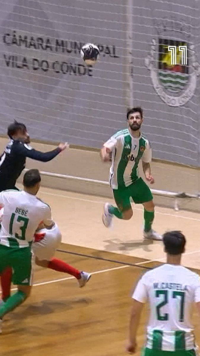 Estamos 𝘀𝗲𝗺 𝗽𝗮𝗹𝗮𝘃𝗿𝗮𝘀 😱 Que 𝗼𝗯𝗿𝗮 𝗱𝗲 𝗮𝗿𝘁𝗲 fez Rúben Freire na #LigaPlacard! 🦈 #Canal11 #FutebolEmPortuguês