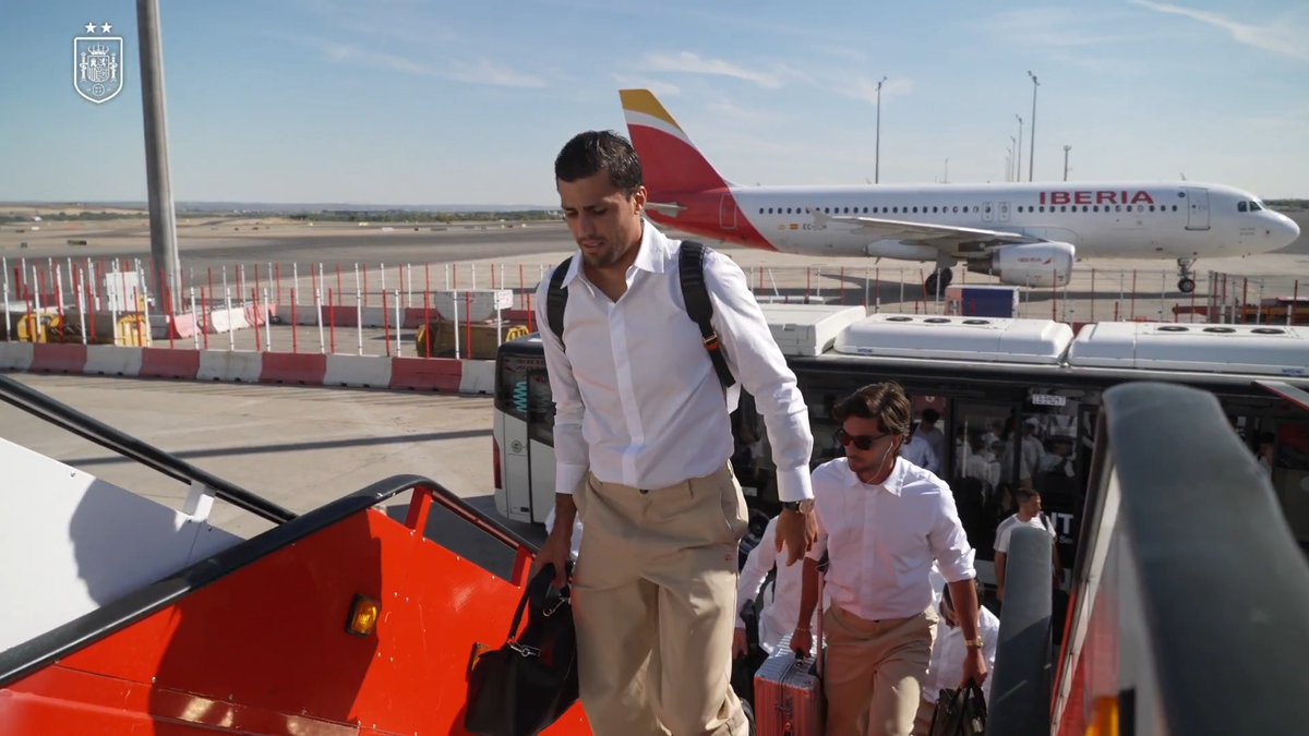🧳 El nuevo reto comienza en Londres. La Selección Española Masculina de Fútbol se traslada a la capital inglesa para disputar mañana el primer partido de la fase de grupos. ℹ️ #VamosEspaña | #NationsLeague