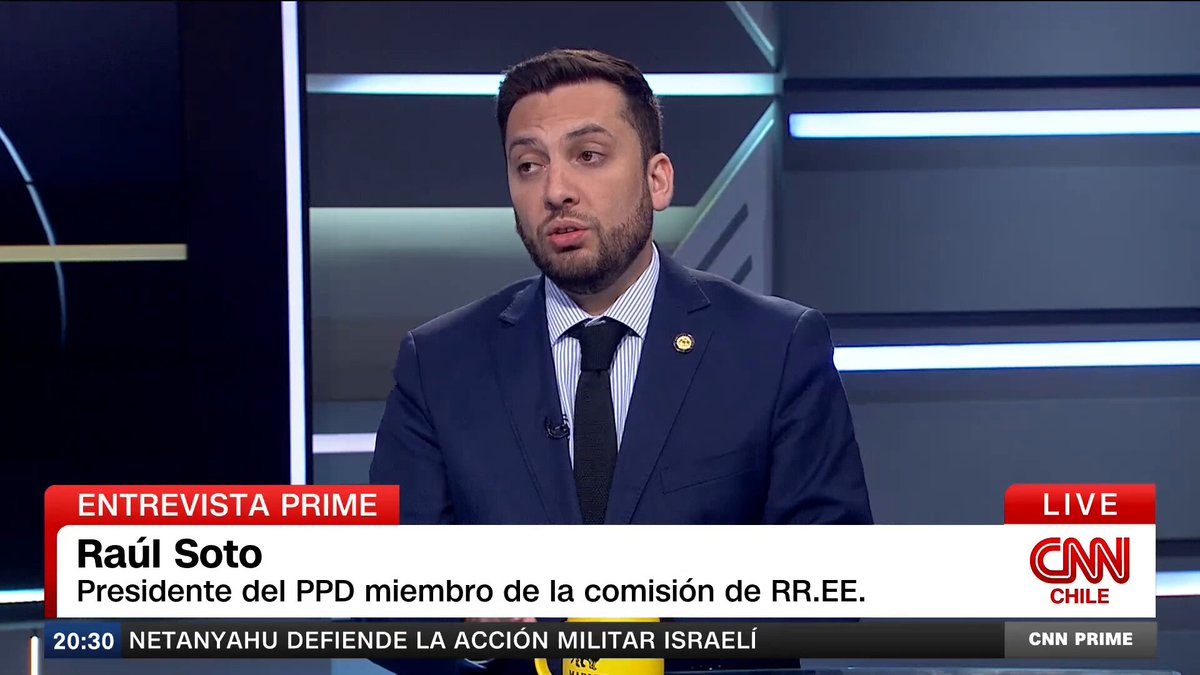 #CNNPrime | Raúl Soto, presidente del PPD, por adhesión de Chile al Escudo de Las Américas: "El presidente Kast se sintió obligado porque los otros 14 países con quienes tiene cercanía política e ideológica habían adherido de forma muy decidida y probablemente no quiso quedarse excluido, no quiso quedarse solo". 💻