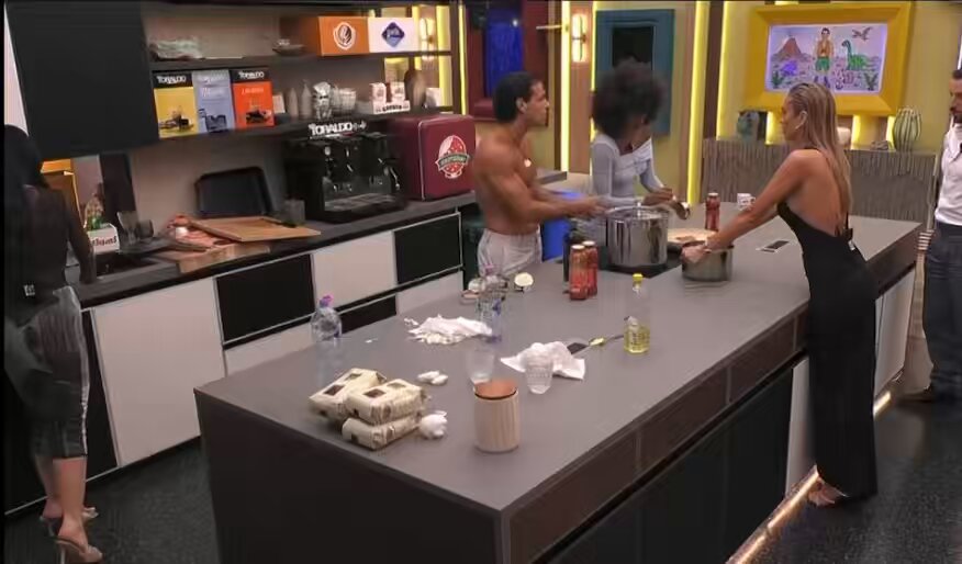 STAVA PER PARTIRE LITIGATA TRA MEGAN E ANDREAS ALLE DUE DI NOTTE #gfvip
