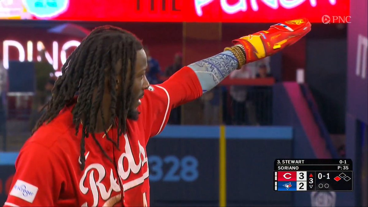 Elly De La Cruz is the 4th Cincinnati Reds player ever to record a 30/30 season!