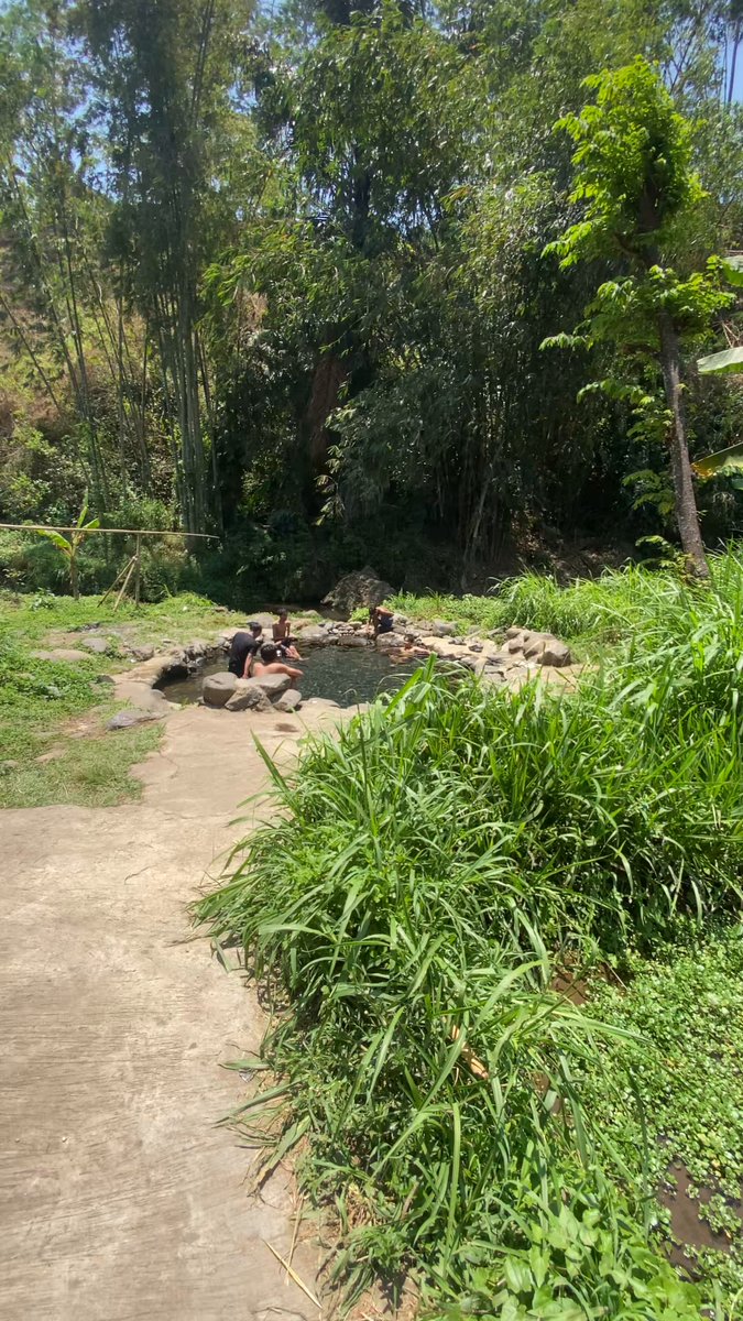 Bjirrrr FULL Brondong Brondong 😅😅 wkwkwkwk skuyy join ciblon siniii 🌿🌾🌱🌊🏊‍♂️🏊🏻‍♂️ . Btw disini tu gaada Ruang ganti nya yya gaiss .. kalo mau ganti bisa di semak semakk itu wkwkwkwk 😅😅