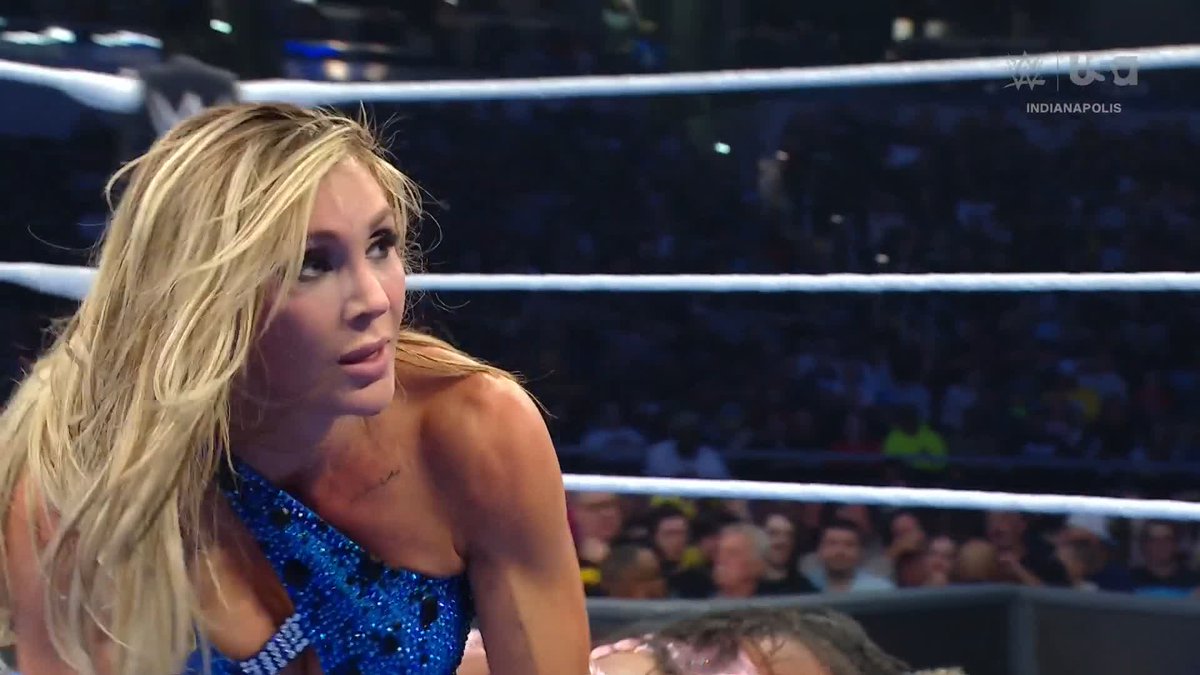 The Queen with a DOUBLE MOONSAULT 🤩 Charlotte Flair