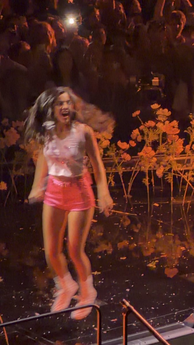 Seeing Olivia Rodrigo on tour actually seems like a GOOD idea, right? She performed "Bad Idea Right?" on opening night of #TheUnraveledTour tonight in Hartford. #OliviaRodrigo #TheUnraveledTour Video: @JPASC24