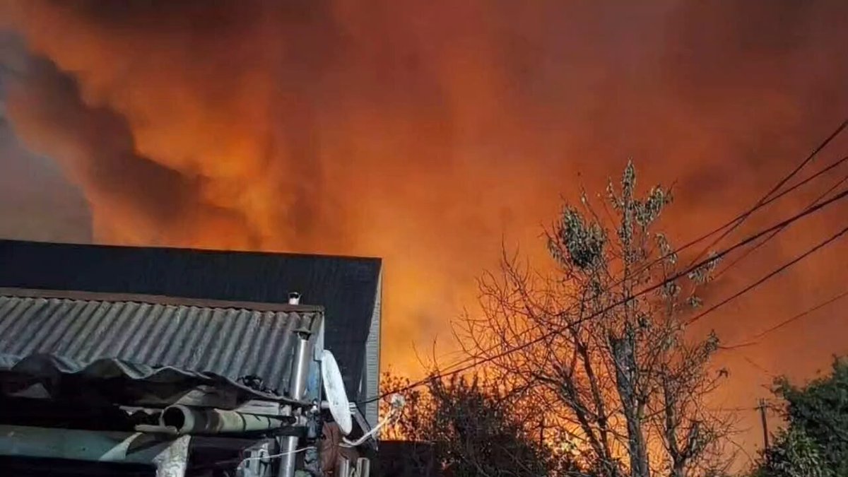 JUST IN: Ukraine has struck another Russian oil refinery, the Ilsky Oil Refinery, with long-range drones. The refinery is on fire. Meanwhile, Russia has suspended operations at the Perm Oil Refinery, the country's seventh-largest by processing volume, after a Ukrainian drone strike on friday damaged pipelines, storage facilities and processing units.