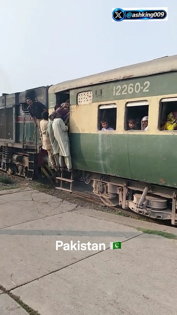 Great railway system of nuclear power Islamic republic of Pakistan 🇵🇰 😃