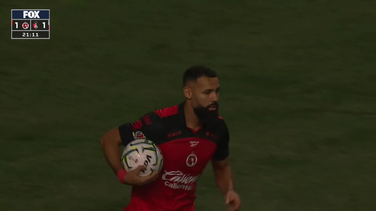 ¡El tanto del empate de los Xolos! ⚽😤 Excelente cobro de Mourad El Ghezouani desde el manchón para el empate de 'La Jauría'. 🐕 #LaLigaDeLaAfición✨ | #J10 | #XOLATS | #AP26