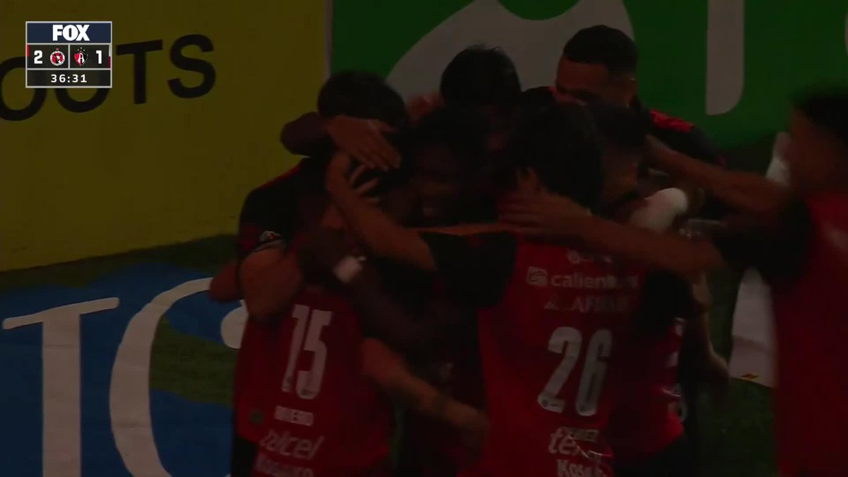 ¡Lo que juega Adonis Preciado! 🤩🐕 En lo que está el medio tiempo, aquí les dejo el segundo GOL de Xolos de la noche. ⚽ Lo anotó Nacho Rivero, pero el pase de Preciado es de primer es 🔝. #LaLigaDeLaAfición✨ | #J10 | #XOLATS | #AP26