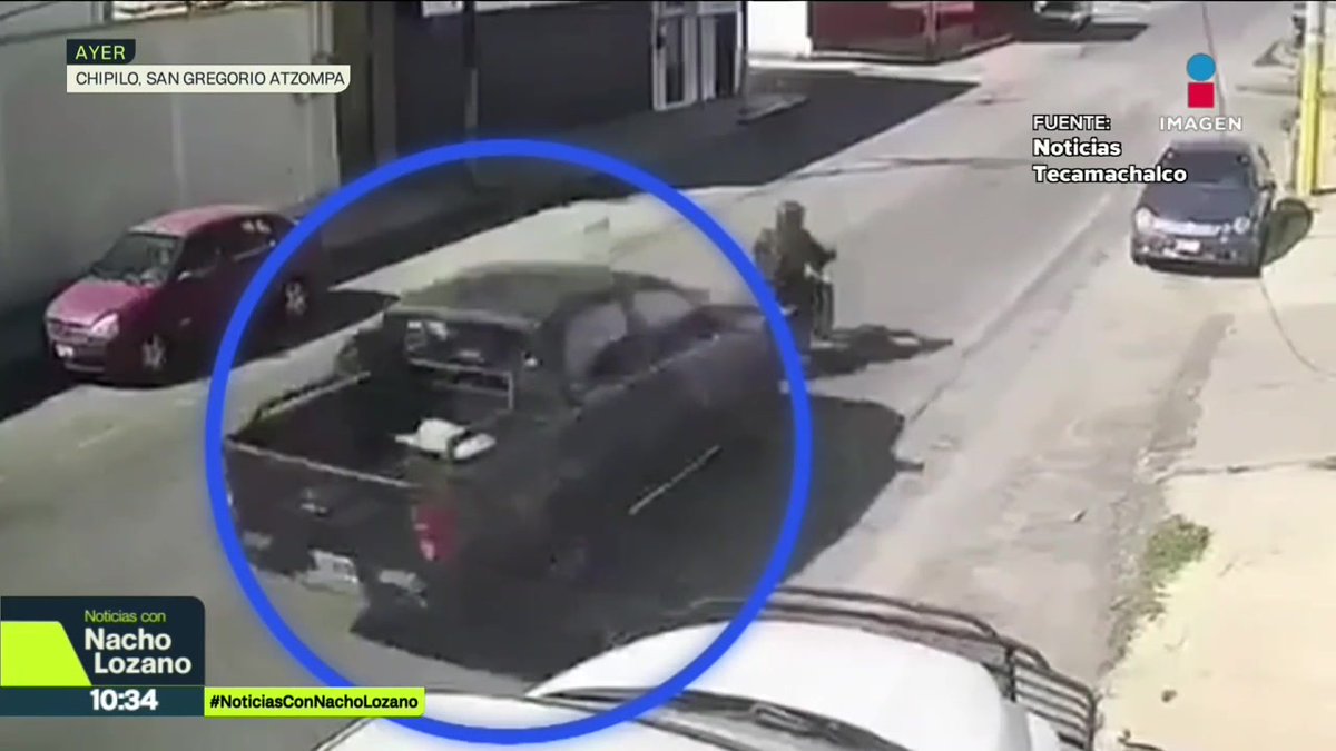 En Puebla, un conductor herido persiguió y atropelló al sicario que lo había atacado. Tras el impacto, el agresor recuperó su arma y disparó de nuevo hasta quitarle la vida. El conductor fue identificado como Jorge Martinez, "El Chila", presunto narcomenudista y huachicolero.