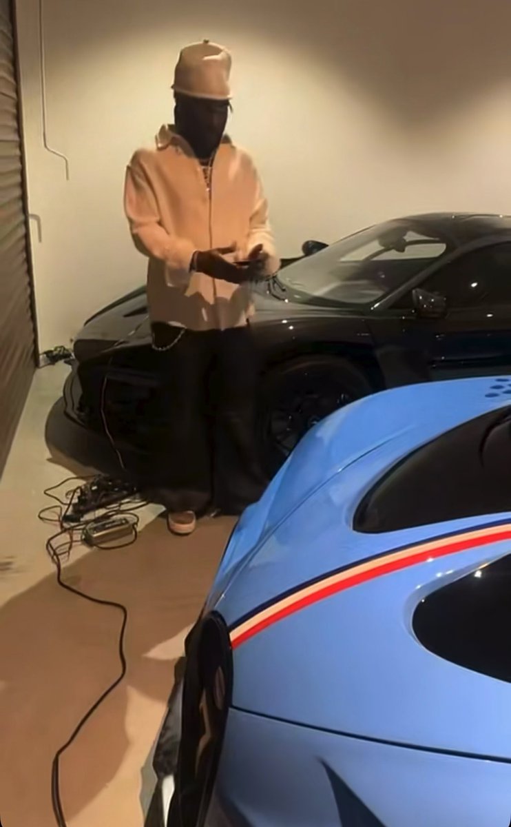 “IF YOUR FRIEND GET BUGATTI, YOU GET BUGATTI O.” — BURNA BOY AND PHYNO CATCHING CRUISE. 😂❤️❤️❤️