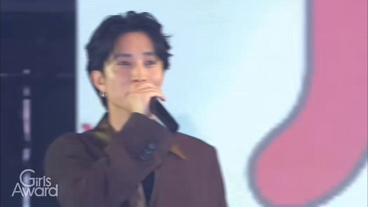 山里さん「スタジアムとかでっかい会場とかでの煽りお願いしてもい〜い？」 樹くん「いいですか皆さん。僕に興味がない人も騙されたと思って声出してみてください。」 #ガルアワ2026AW