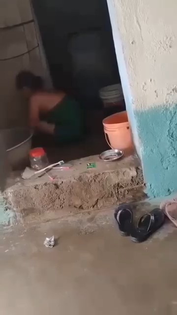 родрооро┐ро┤рпН роЖройрпНроЯрпНроЯро┐ роХрпБро│ро┐родрпНродрпБроХрпН роХрпКрогрпНроЯро┐ро░рпБроХрпНроХро┐ро▒ро╛ро░рпН
