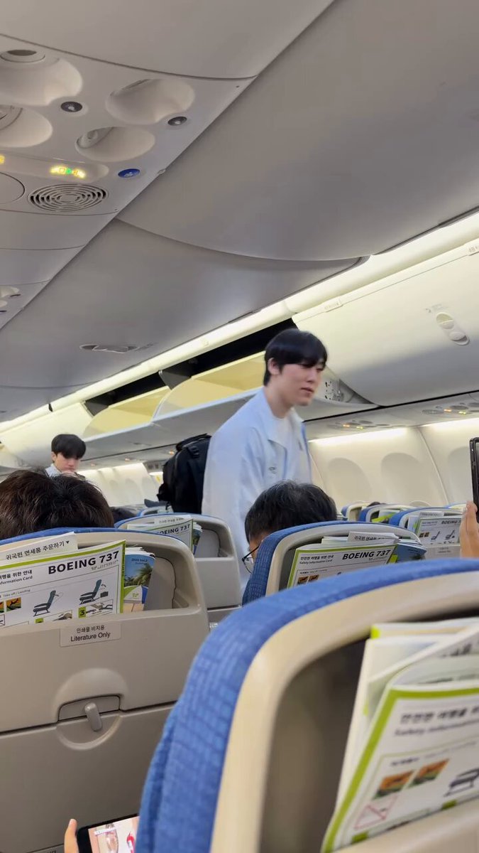 っていうか韓国代表の選手、エコノミーどころかLCC移動じゃない？ T1とかのチームは確かビジネスクラスだったはずだから、これはかなり珍しいかも