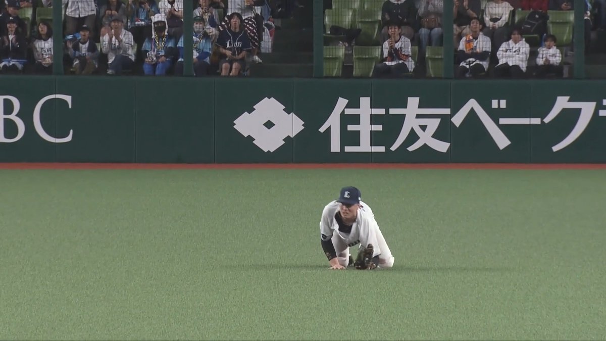 ユニホームが破れる程のダイブ🫨 埼玉西武 長谷川信哉 選手のスーパーキャッチ👏