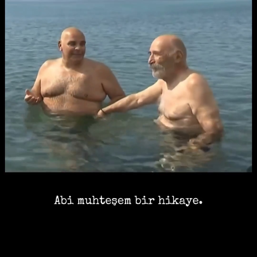 Tiyatro sahnelerinin tozunu atmış iki usta, Rasim Öztekin ve Tuncel Kurtiz'den unutulmaz bir anı.