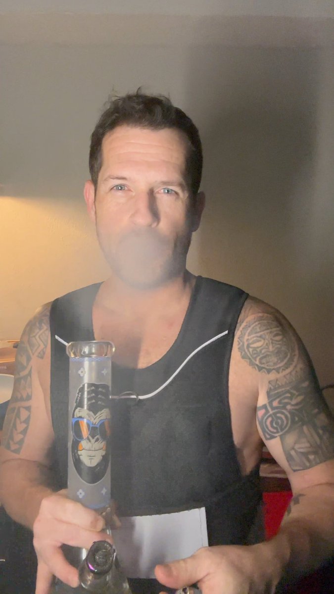 Have a great Weekend 🫶🏼🫶🏼 Bong und a blintz? 😶🌫️🥳🥸