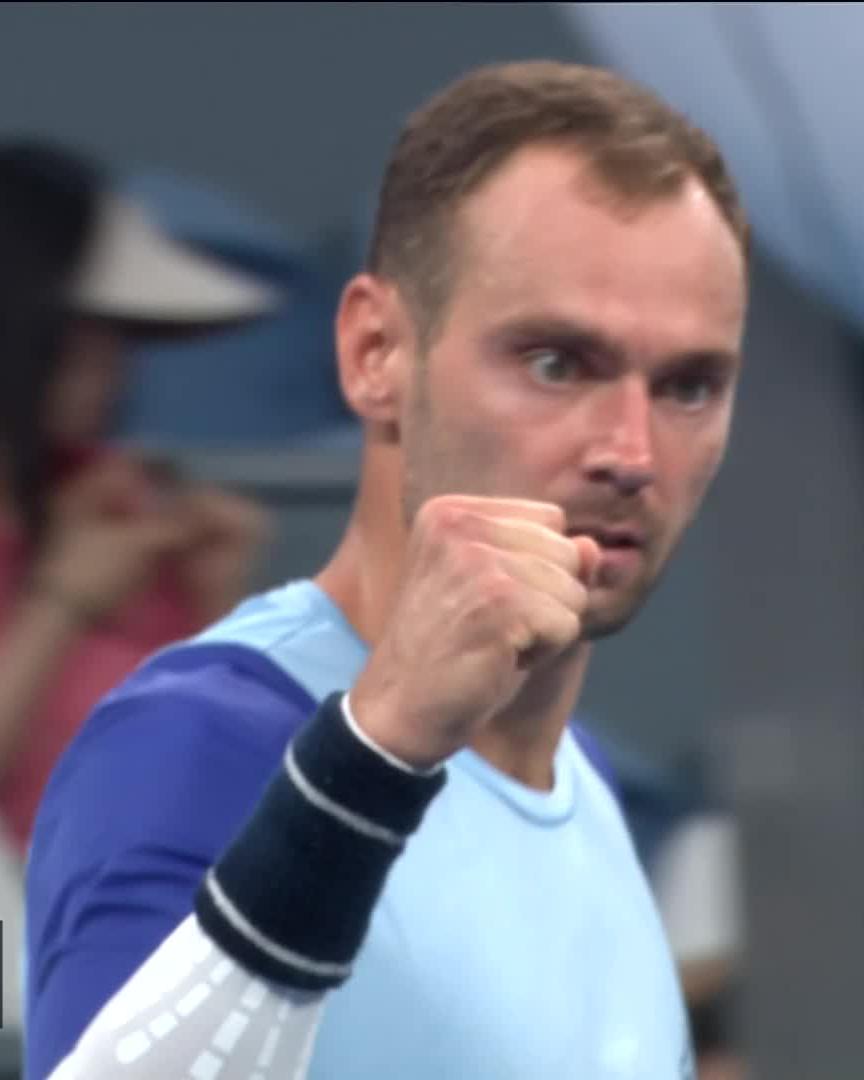 What a match point🔥 Safiullin defeats No.4 seed Halys 5-7 6-3 6-4 and is through to the quarter-finals! #HangzhouOpen