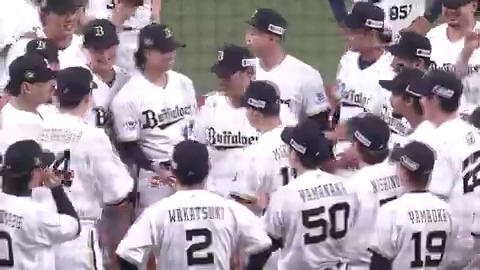 オリックス 山田修義 投手と西野真弘 選手の胴上げ👀 北海道日本ハム 山﨑福也 投手の姿も😭
