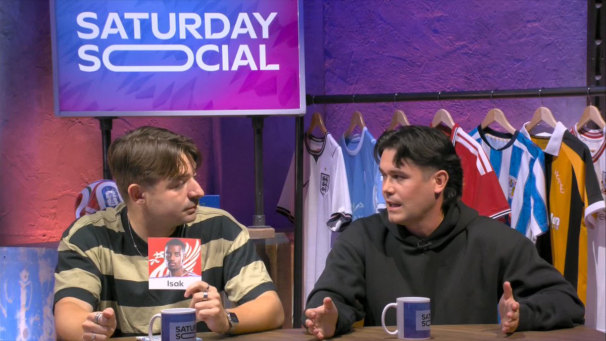 "He's a very complete striker" 💥 Where would you rank Isak amongst Premier League strikers? 📈 #SaturdaySocial
