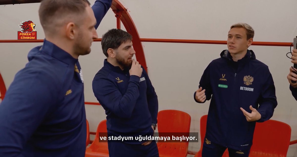 Aleksei Batrakov, Milli Takım'da arkadaşlarına Galatasaray'daki atmosferden övgüyle bahsetti. Batrakov: "Galatasaray tribünleri kıyaslanamaz kadar iyi. Çok keyif alıyorum. Geçen gün eski Liverpool oyuncusu Andrew Robertson'un açıklamaları denk geldi; en güçlü atmosferin Galatasaray olduğunu kendisi söylüyor. Şimdi Barcelona ile oynayacağız Şampiyonlar Ligi'nde. Taraftar ve takımın iletişimi bambaşka seviyede. İç sahadaki son maçta, ısınırken herkes hareketlendi, tüylerim diken diken oldu ya."