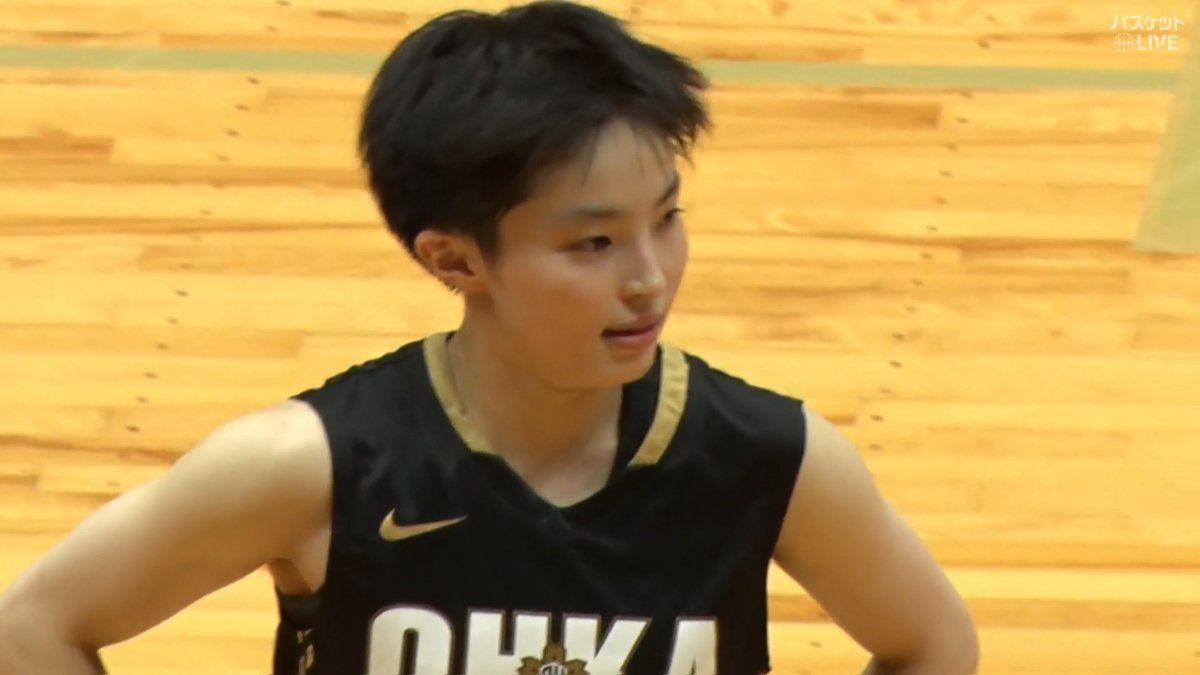 #竹内みや（#桜花学園｜#5｜3年） ここまで3戦全勝で迎えたライバル・京都精華学園戦。負けられない戦いでもドライブが冴え、得点を量産。終盤にはこの日23点目となるスリーポイントを沈め右手を力強く突き上げた。 🏀U18日清食品トップリーグディビジョン1🏀 #バスケットLIVE 全試合ライブ配信 視聴はこちら▶️ 高校バスケby日本バスケットボール協会(JBA)
