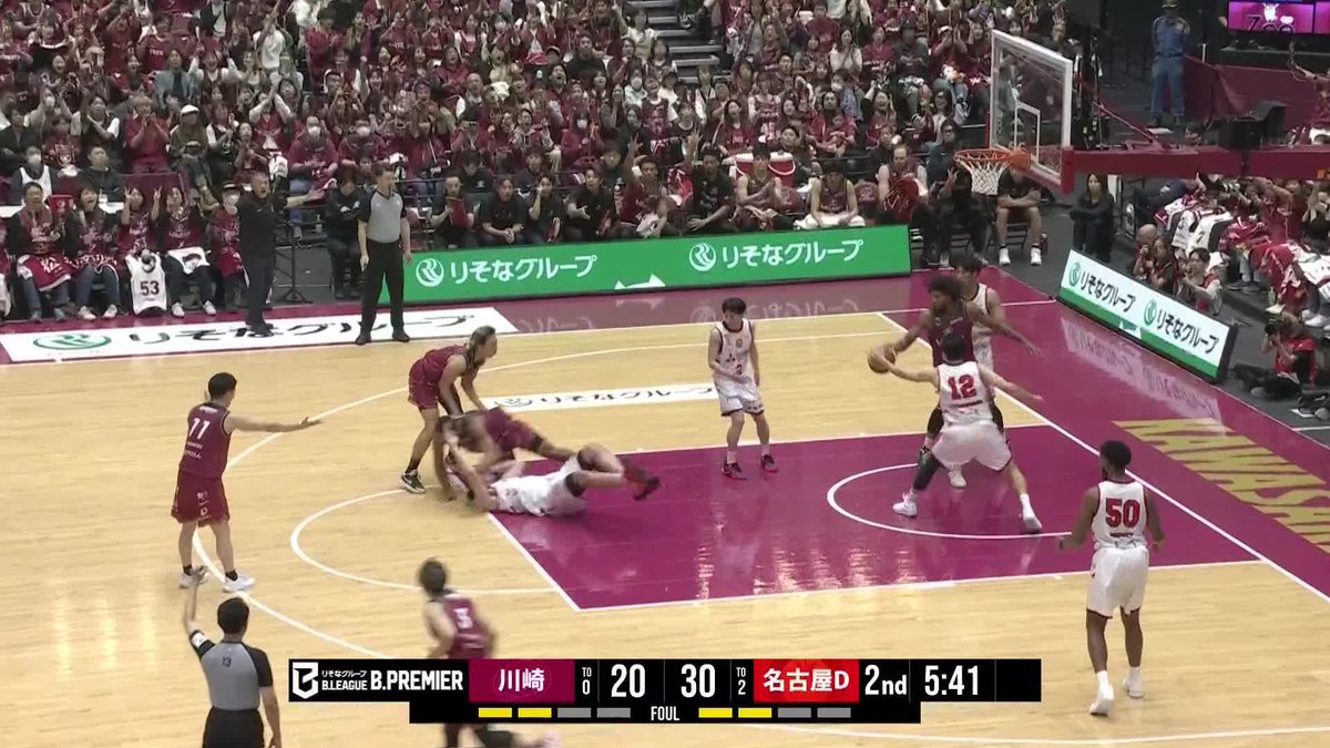 相手のゾーンディフェンスに対し、松山駿が川崎加入後初の3Pシュートを射抜く🏹 バスケットLIVE でライブ配信中📱