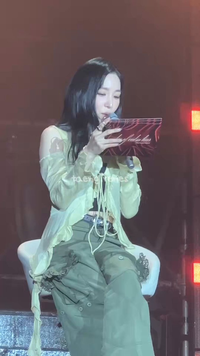 tiffany young edge of calm in singapore soundcheck ‼️ the last question of the q&a was for her to do "singapore put it back on" since it's been a long time since she's done it 🤭 "please look forward alot to the day we shout out 'singapore put it back on'!" #티파니영 #TiffanyYoung #EdgeOfCalmTour #EdgeOfCalmInSingapore