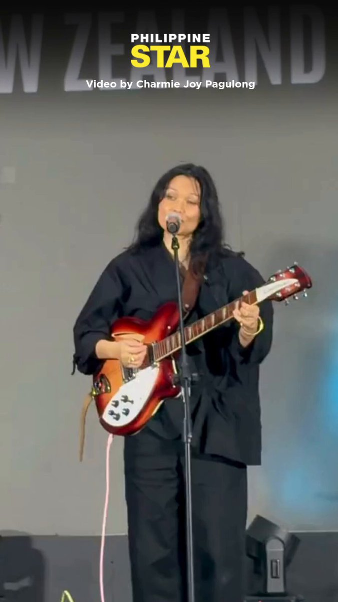 KADALASANG ENTRY NG MGA YEARNER SA KARAOKE 🎤🥹 New Zealand artist Bic Runga performs her hit song “Sway” with the Philippine Philharmonic Orchestra at the Experience New Zealand event on Saturday at One Ayala in Makati City. Marking 60 years of diplomatic relations, the event celebrates six decades of partnership by showcasing New Zealand as a world-class destination for education, sustainable trade, and premium food and beverages. The two-day event, which runs through Sept. 27, is hosted by the New Zealand Embassy, in partnership with Education New Zealand and New Zealand Trade and Enterprise. The celebration is free and open to the public. | Charmie Joy Pagulong