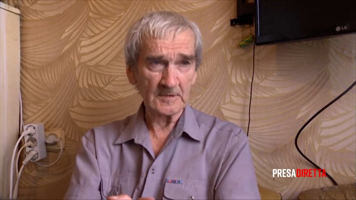 Stanislav Petrov è l'uomo che ha salvato il mondo. Nel 1983, davanti a un radar sovietico che segnalava 5 missili USA in arrivo, mantenne la calma e classificò l'allerta come un errore tecnico, evitando una catastrofica guerra nucleare. 📌 #PresaDiretta domenica alle 20:30 #Rai3