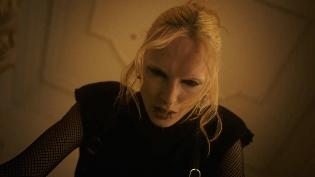 Check out the new teaser for the upcoming episode of #AmericanHorrorStory: 13. Premiering Thursday on FX.