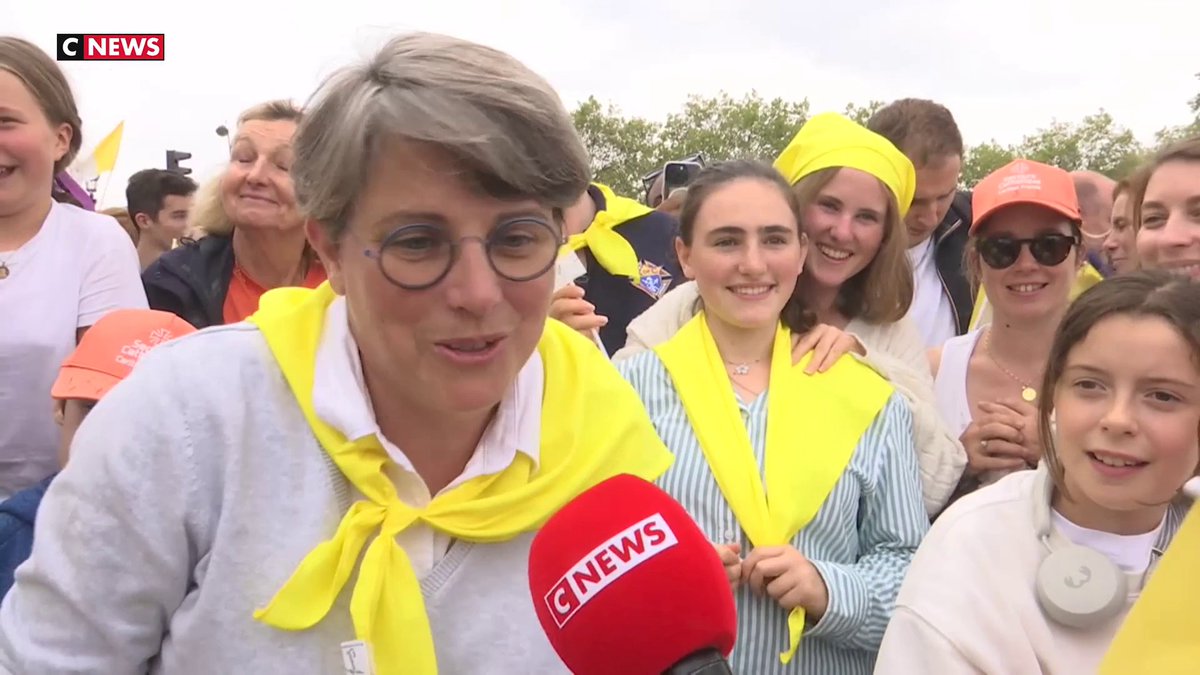Une fidèle, venue avec sa famille et sa paroisse : «Quand nous avons su que le pape Léon XIV venait, on s'est dit qu'on ne pouvait pas rater cet événement» Toute l'info est à retrouver sur
