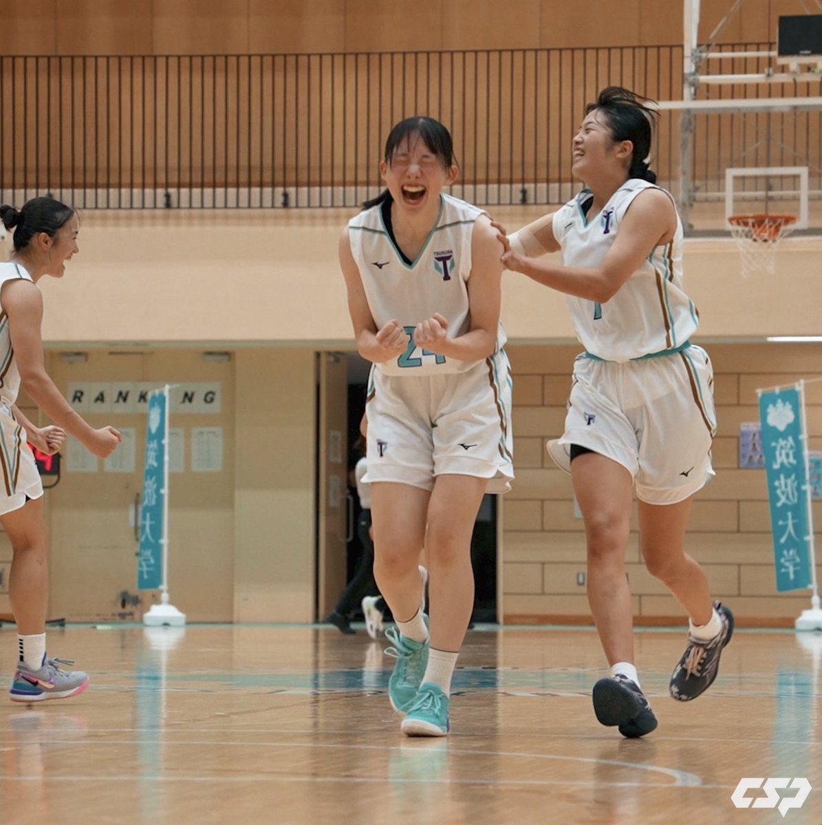 残り10.5秒..魂の逆転シュート❤️🔥❤️🔥 ホームの声援を背に、筑波大学が熱戦を制す! 上野 心音(筑波大学4年/SG/176cm/聖和学園高) 17 PTS|3/4 3PM|2 AST 筑波大学女子バスケットボール部 #オータムリーグ #大学バスケ #kanjyo