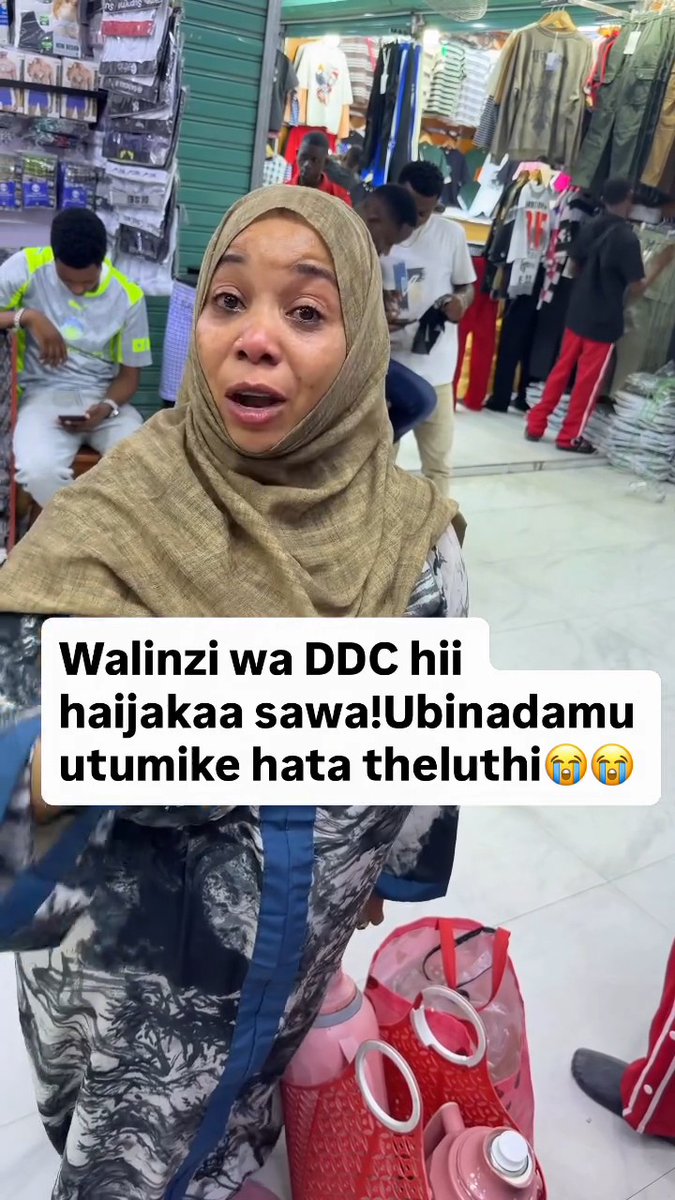 Roho imeniuma kwa kweli. Maza wa watu anahangaika asubuhi ajipatie kipato bado mnamnyanyasa. Kwa kuuza chai tu na vitafunwa? 😭😭