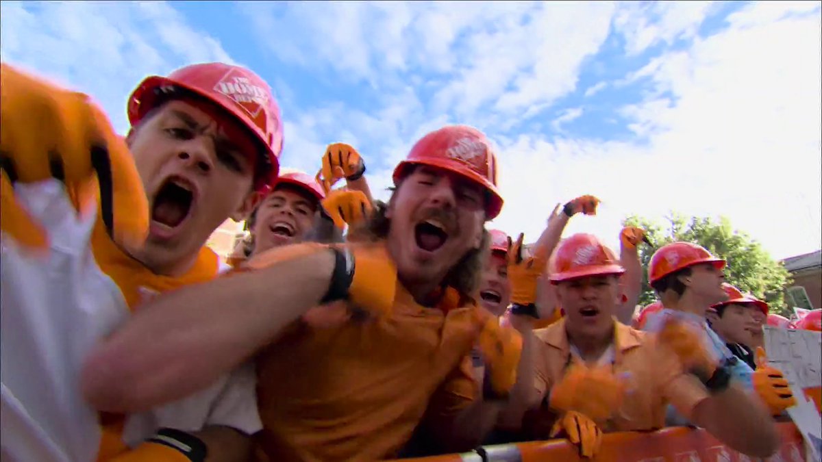 IT’S (ALMOST) FOOTBALL TIME IN TENNESSEE! College GameDay is LIVE from Knoxville for the Battle of the UTs 🏈