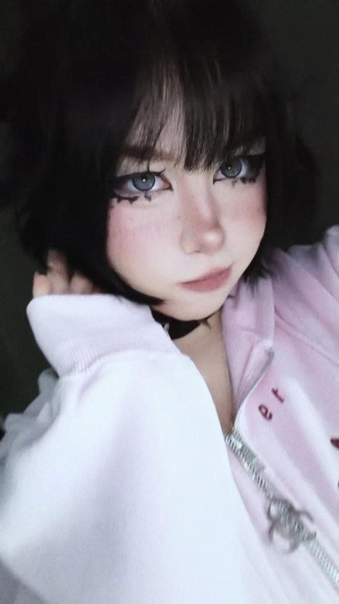 I don't know... do I look cute or cringe :с