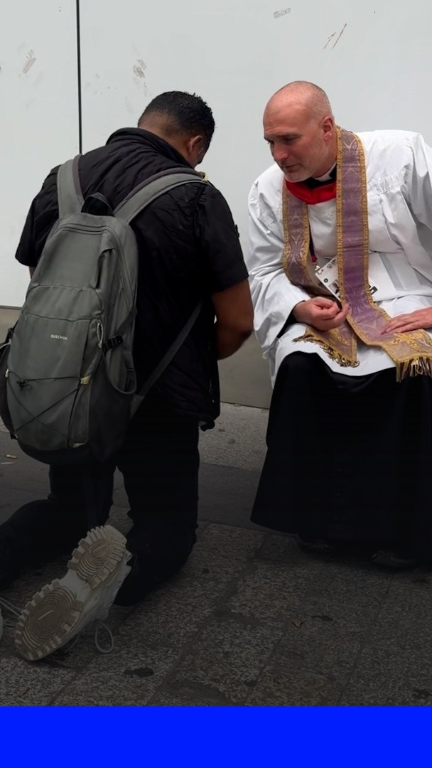 Visite de Léon XIV : des confessions sur les Champs-Élysées en marge de la messe géante du pape