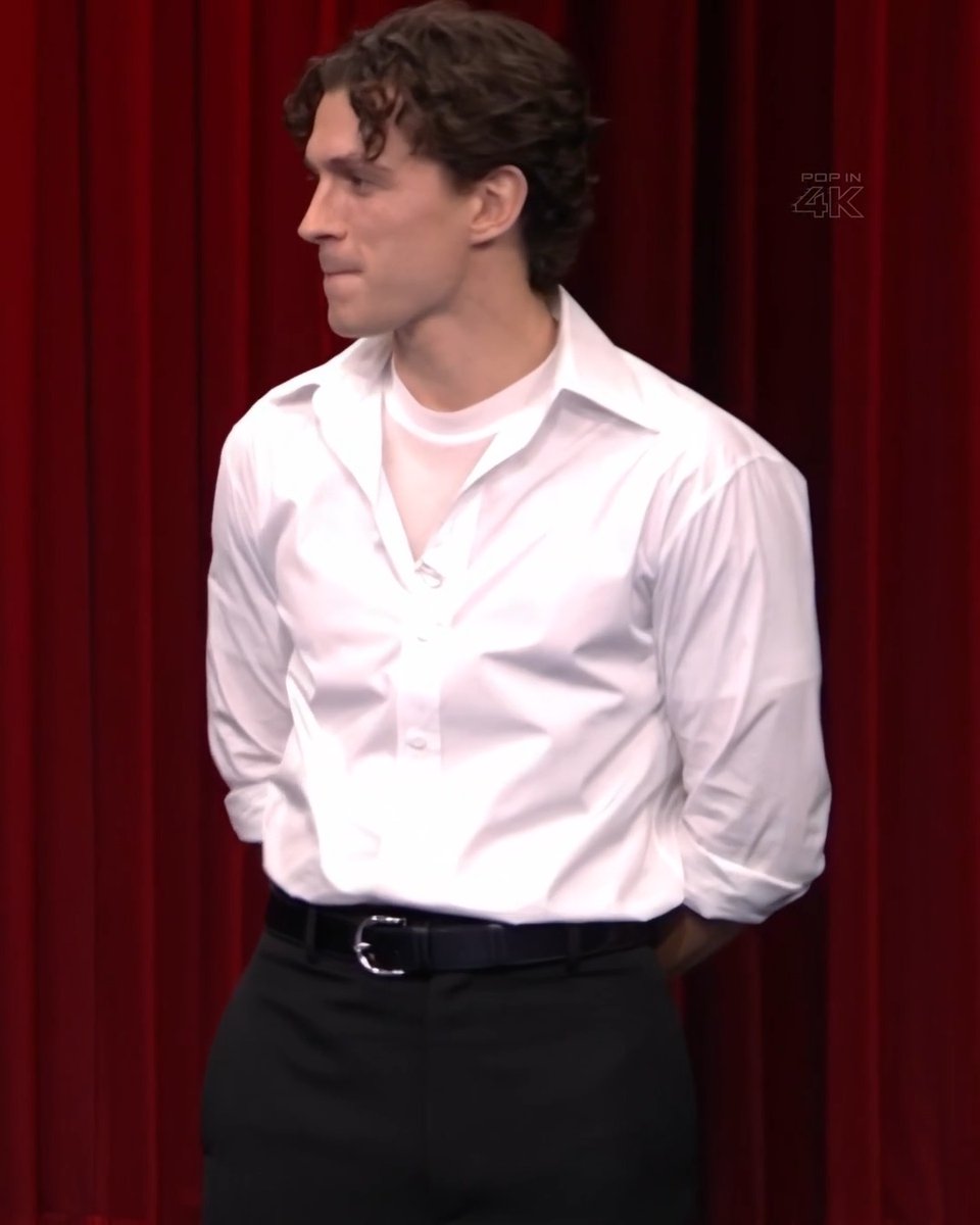 he was giving hot english teacher who caused so many gay awakenings here... i need him so bad