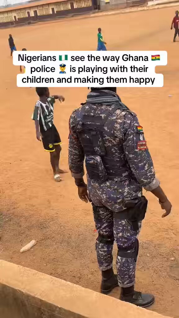 Please Ghana Police Service arrest this officer how is this a foul 😂😂😂😂