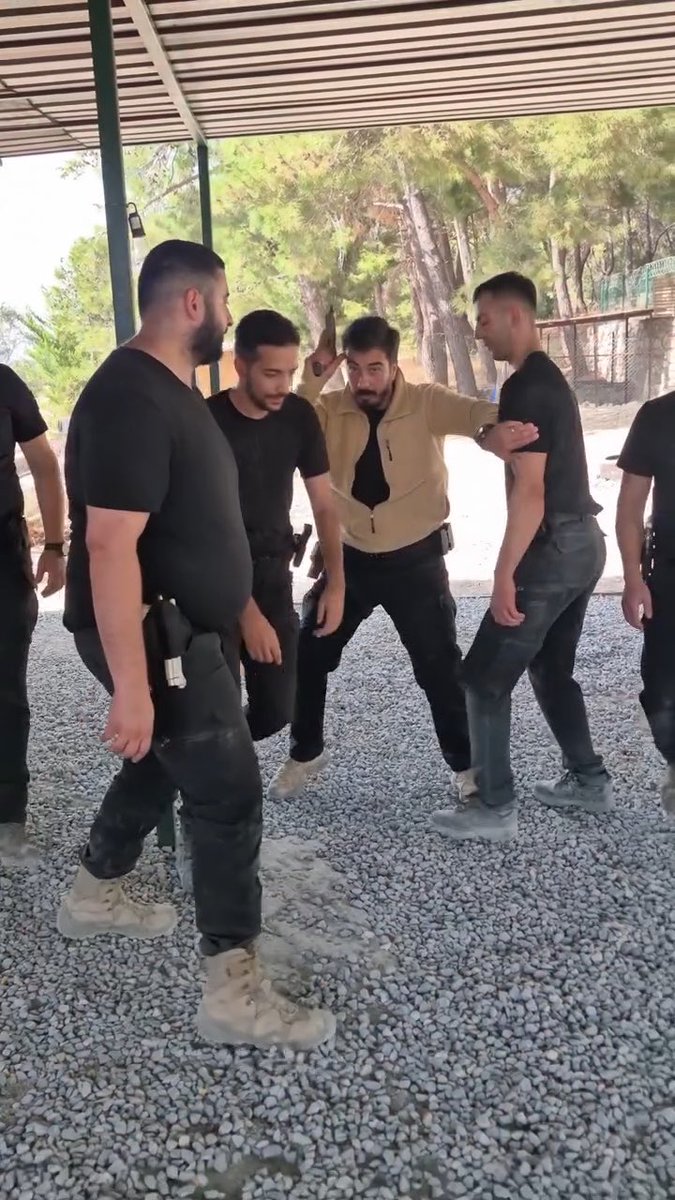 Yakın dövüş uzmanı Süleyman Kocabıyık, kalabalık ortamda çıkan olaya nasıl müdahale edileceğini gösterdi.