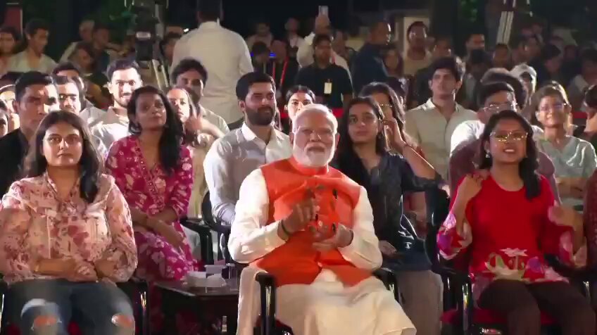 “Koi poochta hai hamara favourite influencer kaun hai, toh hum kya bolte hain? Modi ji!” ​The youth echoing PM Narendra Modi’s name followed by sacred chants of ‘Om Namah Shivaya’. The biggest icon and ultimate inspiration for millions: PM Modi 💖