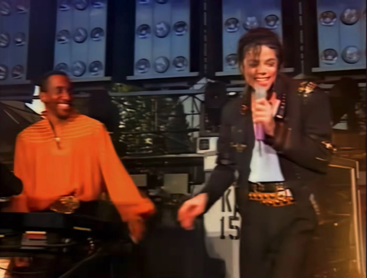 WOOO SHAKE YO BODY, SHAKE YO LOVEAA