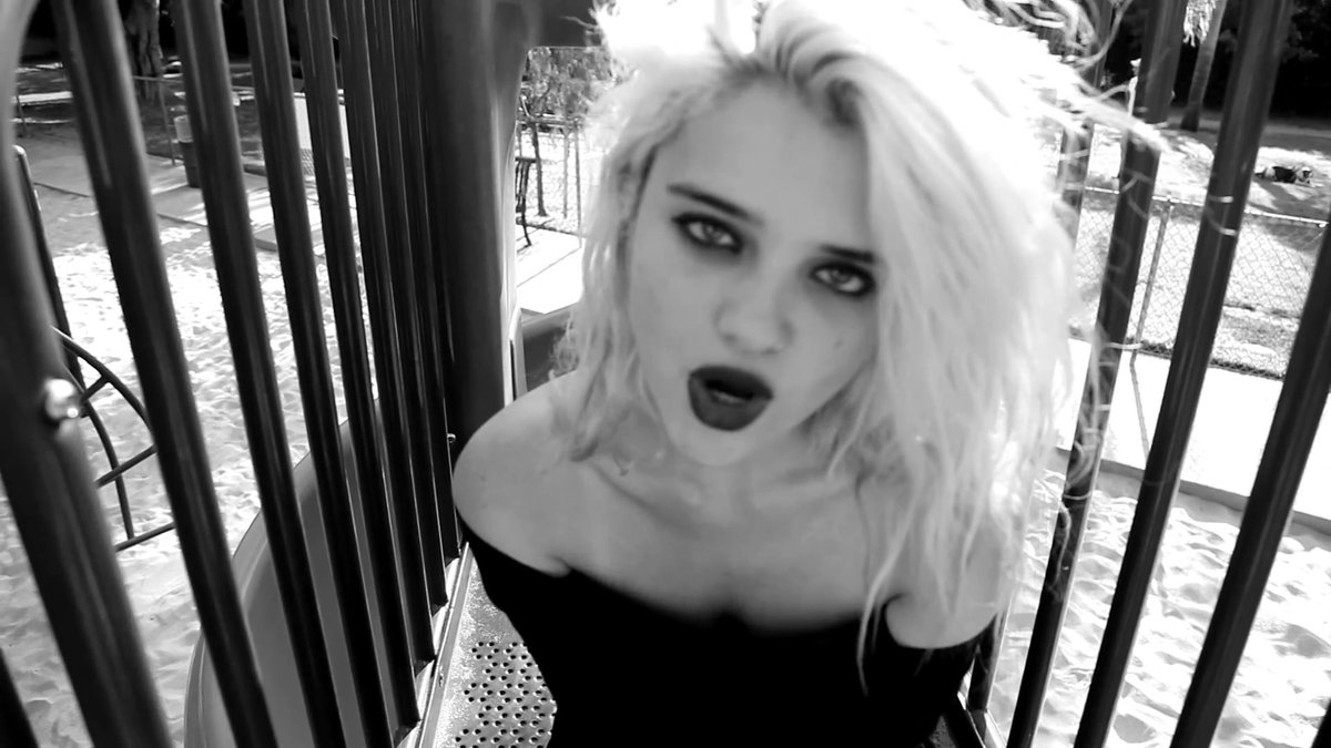 everything is embarrassing (2012) 𖦹 sky ferreira