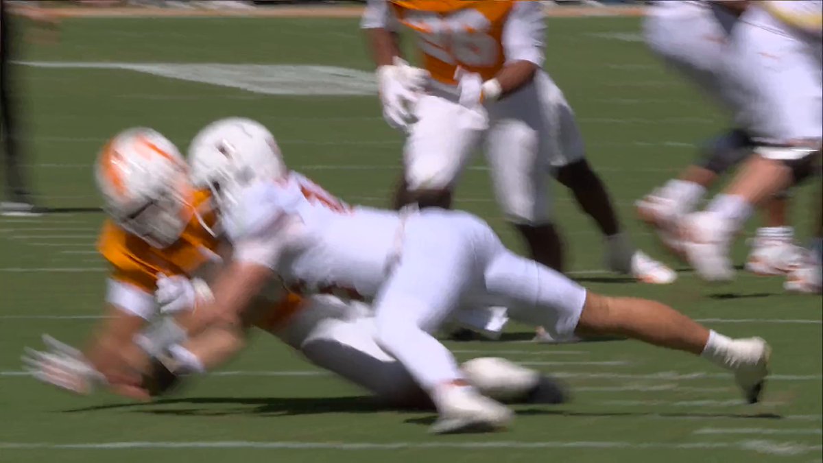Arch Manning somehow recovered this fumble 😯