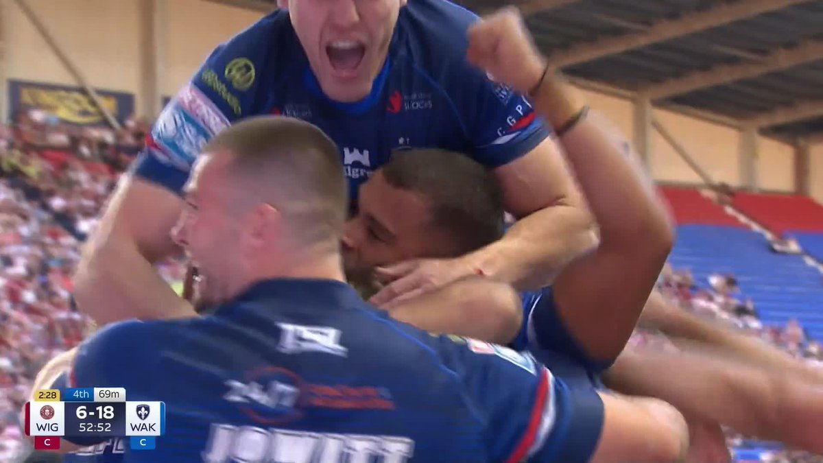 THREE TRIES IN SEVEN MINUTES! 😮💨 Could history be made tonight as Corey Hall scores another try for Wakefield to further extend their lead against Wigan?