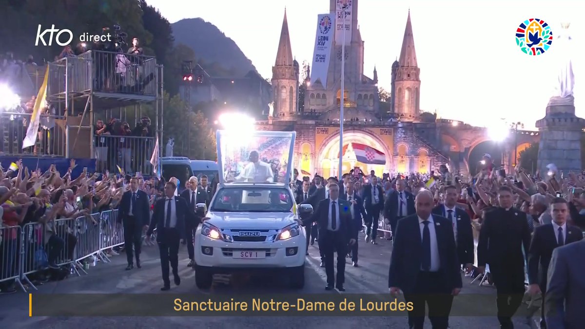 Le pape Léon XIV est arrivé à Lourdes, acclamé par la foule.